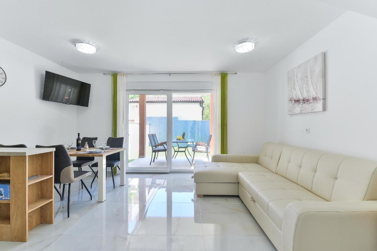 Cascada Villas With Private Jacuzzi And Private Parking Starigrad Paklenica Extérieur photo