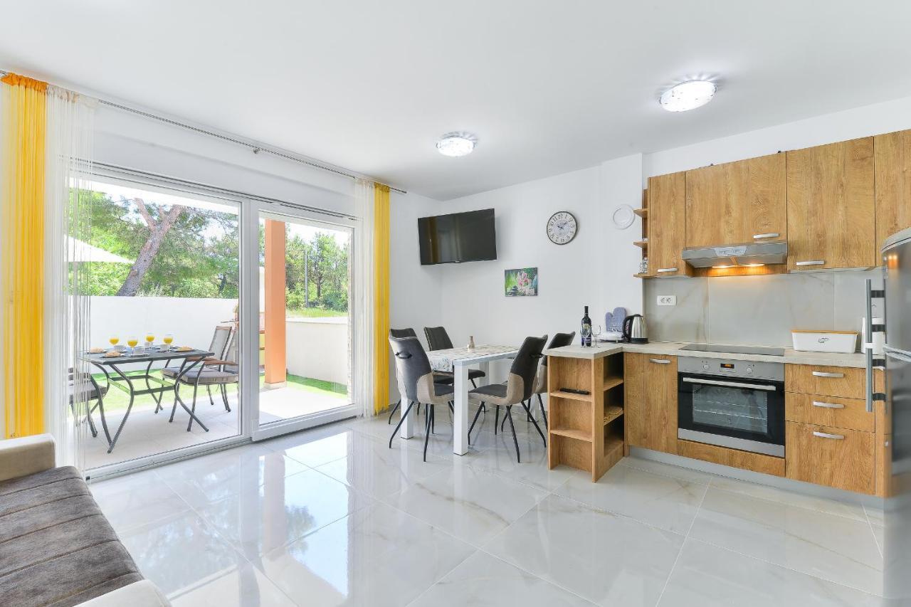 Cascada Villas With Private Jacuzzi And Private Parking Starigrad Paklenica Extérieur photo