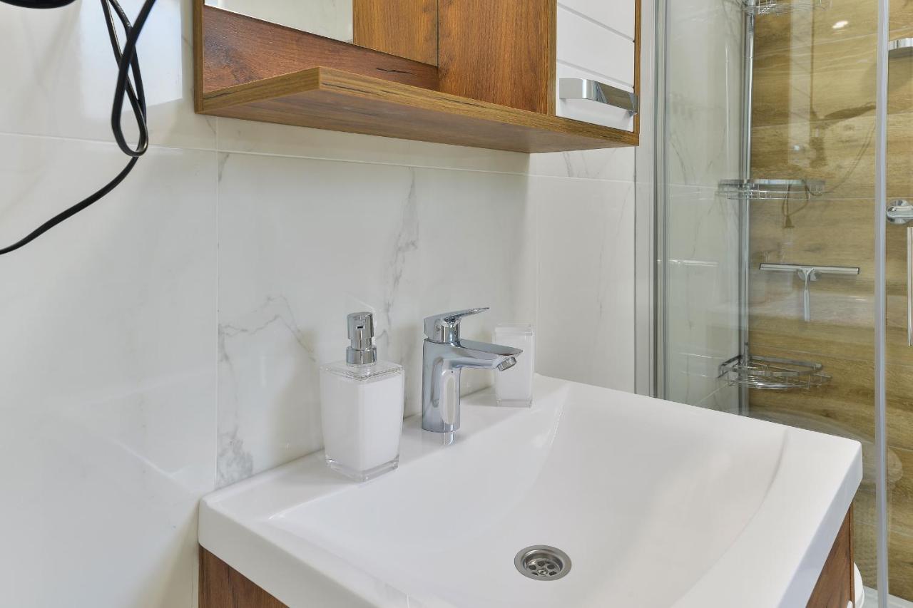 Cascada Villas With Private Jacuzzi And Private Parking Starigrad Paklenica Extérieur photo